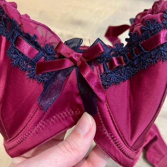 Curvy Kate Satin Ruffle Bra - Picture 4 of 6